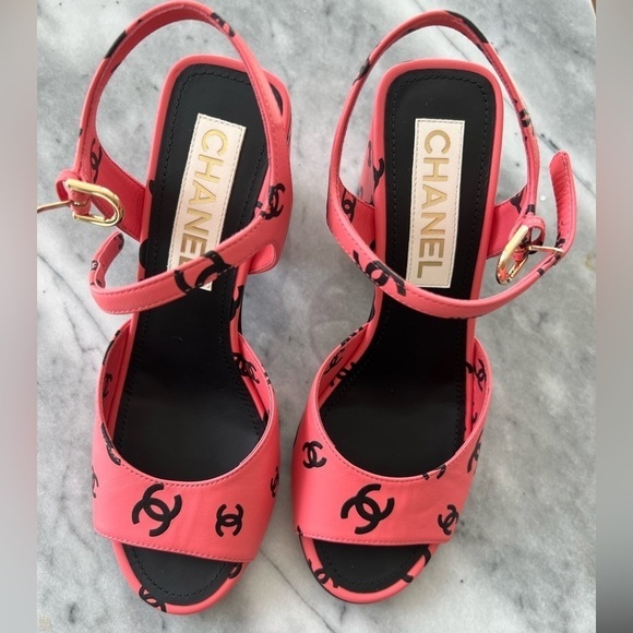Chanel Pink and Black Printed Lambskin Sandals 22S Size 38 - Picture 3 of 13
